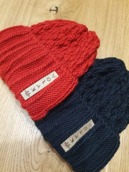 Zimowa damska czapka bez pompona Volan