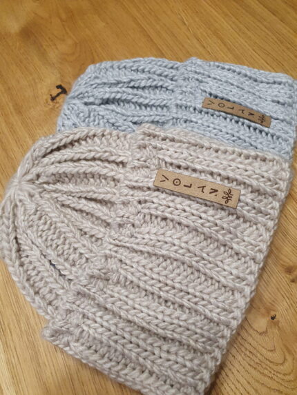 Zimowa damska czapka bez pompona Volan