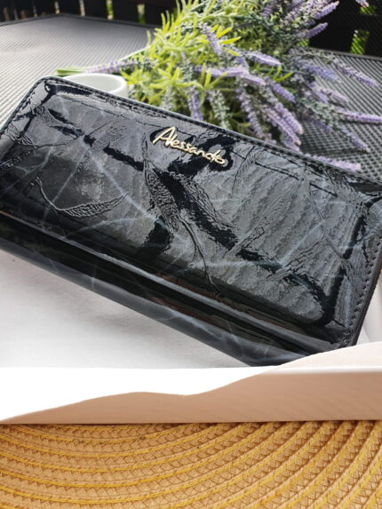 Skórzany czarny portfel damski