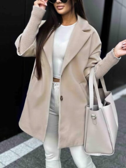 Płaszczyk damski ze sweterkowymi rękawami