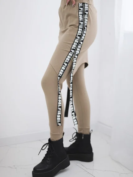 Spodnie/Kombinezon z napisem selfie camelowe