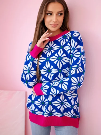 Sweter z geometrycznym motywem chabrowy