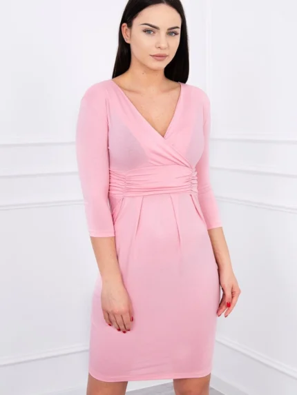 Sukienka dopasowana z odcięciem pod biustem pudrowy róż