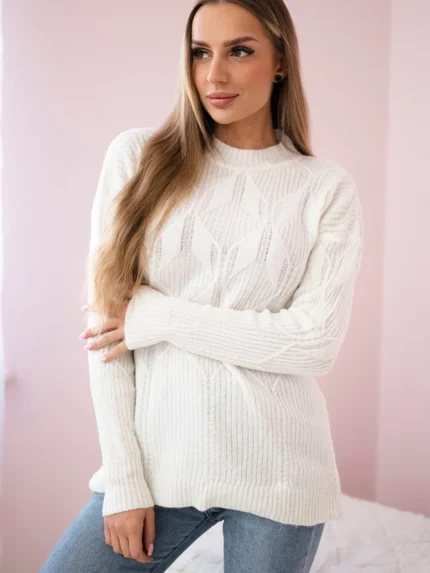 Sweter wkładany przez głowę z modnym splotem ecru