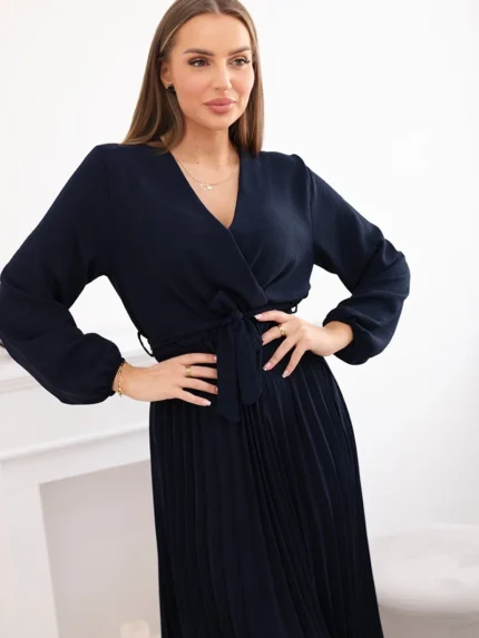 Sukienka wiązana z plisowanym dołem granatowa