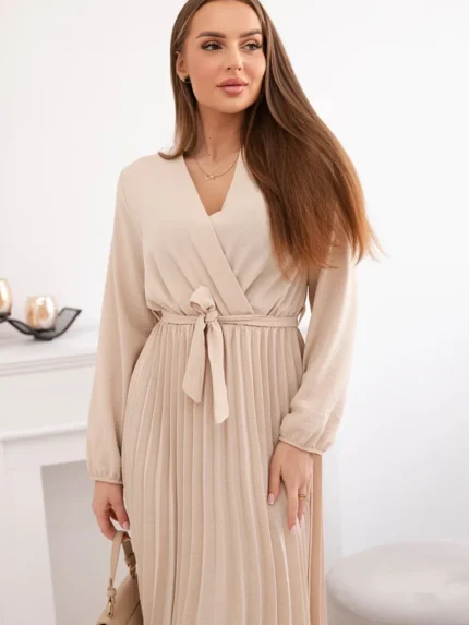 Sukienka wiązana z plisowanym dołem beżowa