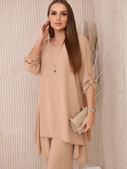 Komplet bluzka + spodnie z wisiorkiem camelowy