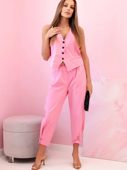 Komplet damski elegancki z kamizelką na guziki i spodniami jasny różowy