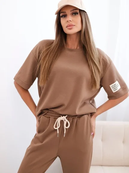 Komplet damski z wiskozy masełko z krótkim rękawem i spodniami camelowy