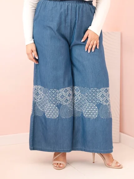 Spodnie damskie Plus Size z szeroką nogawką i haftem etnicznym jeansowe
