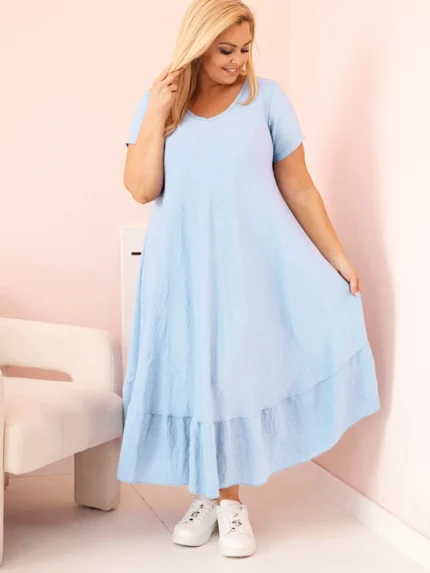 Sukienka damska plus size z krótkim rękawem i falbaną z lekkiej wiskozy niebieska