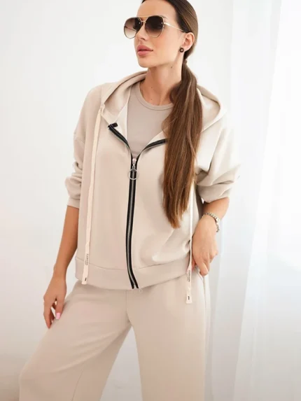 Komplet damski masełko z szeroką nogawką i bluzą na zamek beżowy