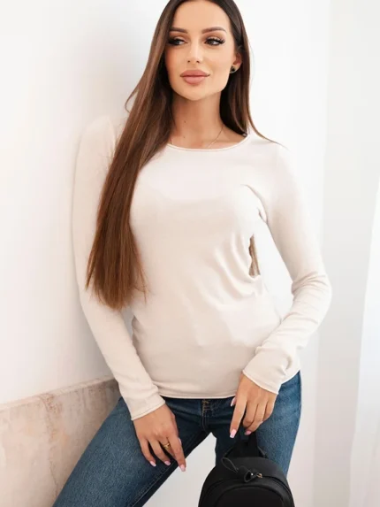 Sweter damski wiskozowy z okrągłym dekoltem i dopasowanym fasonem beżowy