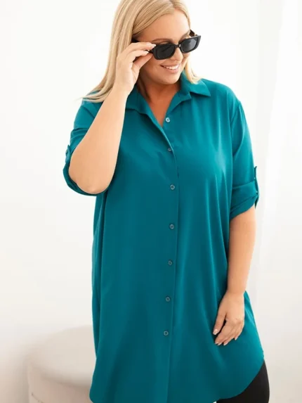 Sukienka damska koszulowa Plus Size z dłuższym tyłem i podwijanym rękawem morska