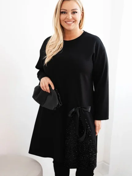 Sukienka damska Plus Size z ozdobną wstawką z cekinami czarna