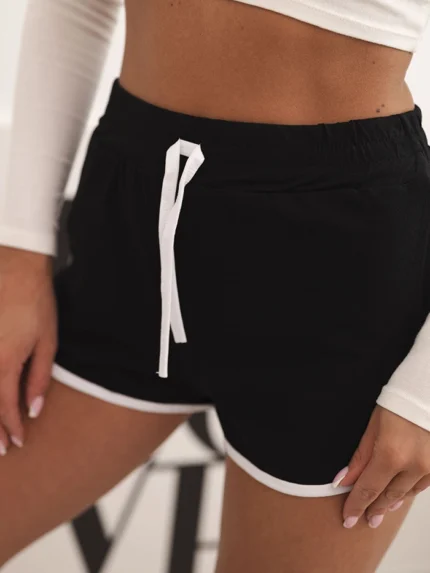 Szorty damskie bawełniane z elastycznym pasem i sportową lamówką czarne