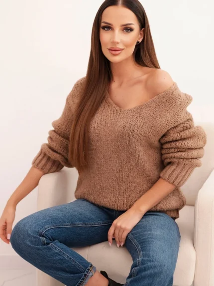 Sweter damski z domieszką wełny z dekoltem V camelowy