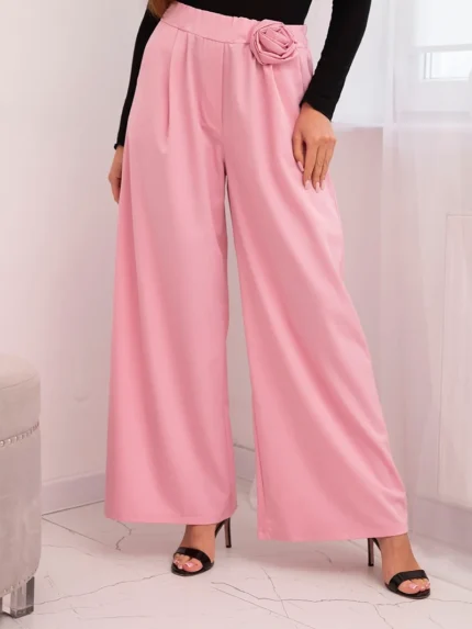 Spodnie damskie eleganckie z szeroką nogawką i ozdobnym kwiatem cukierkowy róż