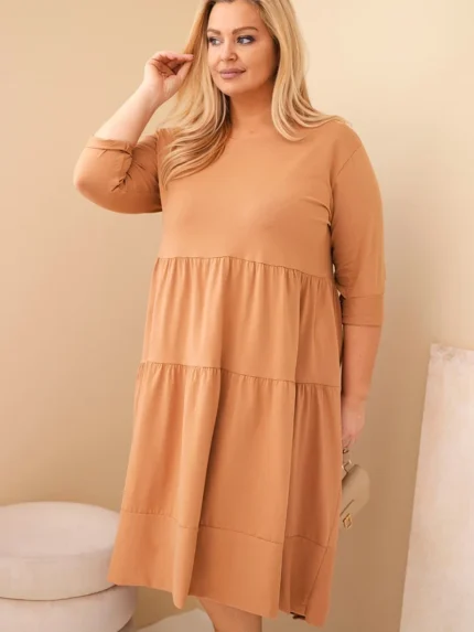 Sukienka damska bawełniana Plus Size z falbanami i podwiniętym rękawem camelowa