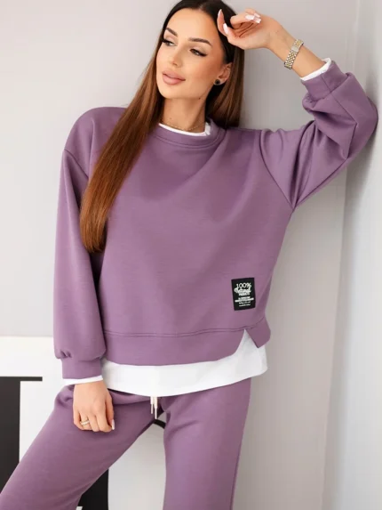 Komplet damski z masełkowy z luźną bluzą i spodniami dresowymi fioletowy