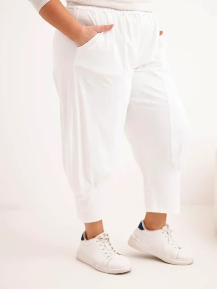 Spodnie damskie Plus Size z obniżonym krokiem i gumką w pasie białe