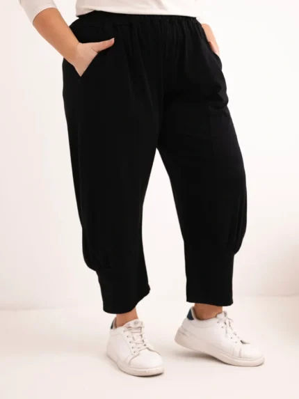 Spodnie damskie Plus Size z obniżonym krokiem i gumką w pasie czarne