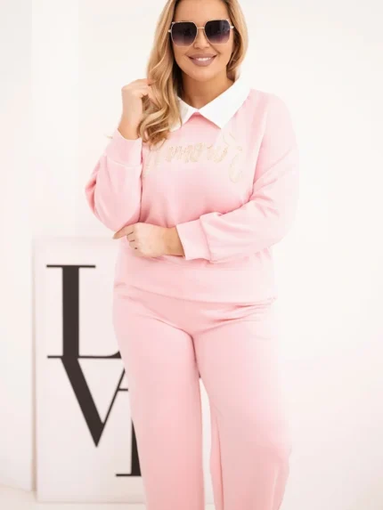Komplet damski masełko Plus Size z szerokimi nogawkami i kołnierzykiem jasny różowy