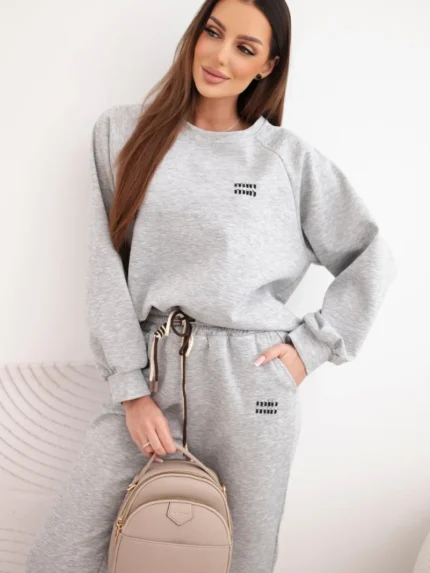 Komplet damski masełkowy z wiskozy z bluzą i spodniami szary