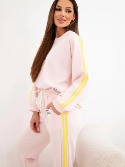 Komplet dresowy damski Masełko z lampasami i luźną bluzą pudrowy róż