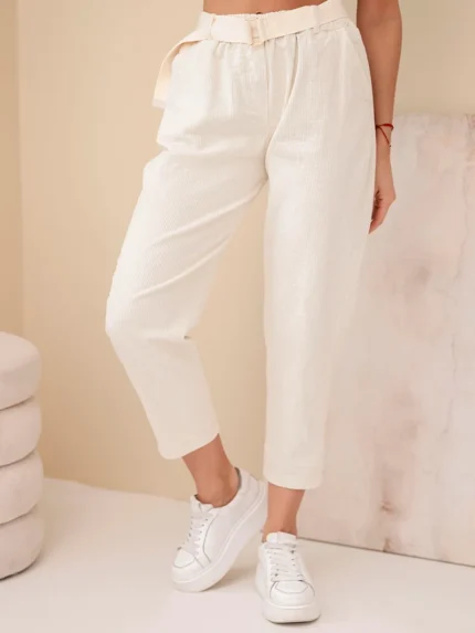 Spodnie damskie sztruksowe z paskiem jasno beżowe