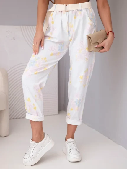 Spodnie damskie wiskozowe w kwiaty z paskiem białe