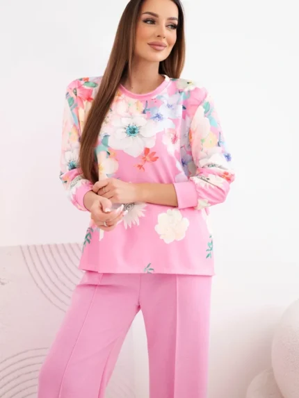 Komplet damski masełkowy wiskozowy w kwiaty z szeroką nogawką jasno różowy