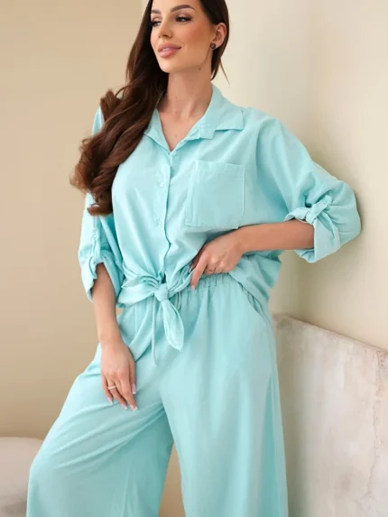 Komplet damski sztruksowy z wiązaną koszulą i szerokimi nogawkami miętowy