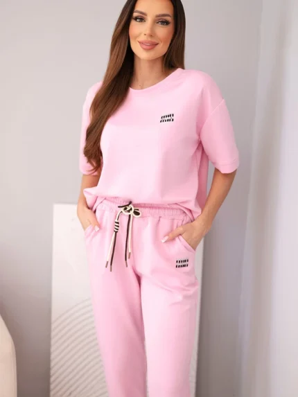 Komplet damski wiskozowy masełko z krótkim rękawem i spodniami z podwijaną nogawką jasny różowy