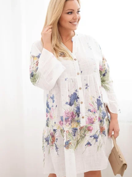 Sukienka damska bawełniana Plus Size z dekoltem V i guzikami kwiatowy wzór biała