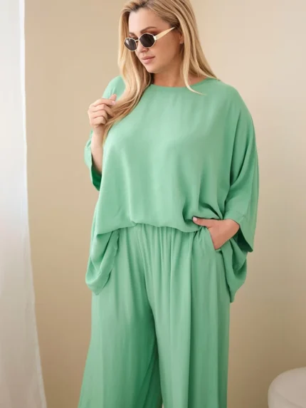 Komplet damski Plus Size wiskozowy z szerokimi spodniami i bluzką zielony