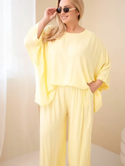 Komplet damski Plus Size wiskozowy z szerokimi spodniami i bluzką żółty