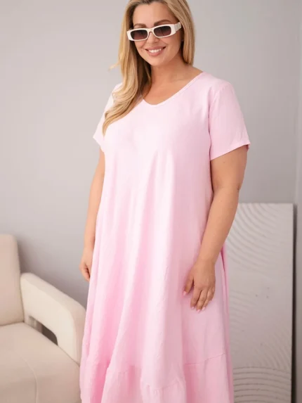 Sukienka damska plus size z krótkim rękawem i falbaną z lekkiej wiskozy cukierkowy róż