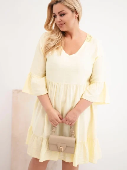 Sukienka damska Plus Size wiskozowa z ażurowym zdobieniem żółta